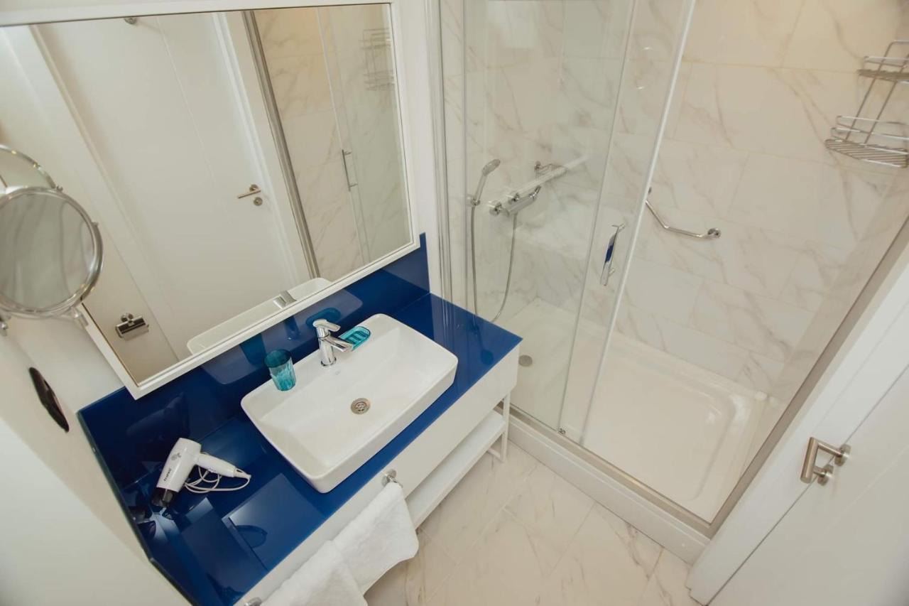 Nuage - 1St Line Sea View Apartments Батуми Экстерьер фото