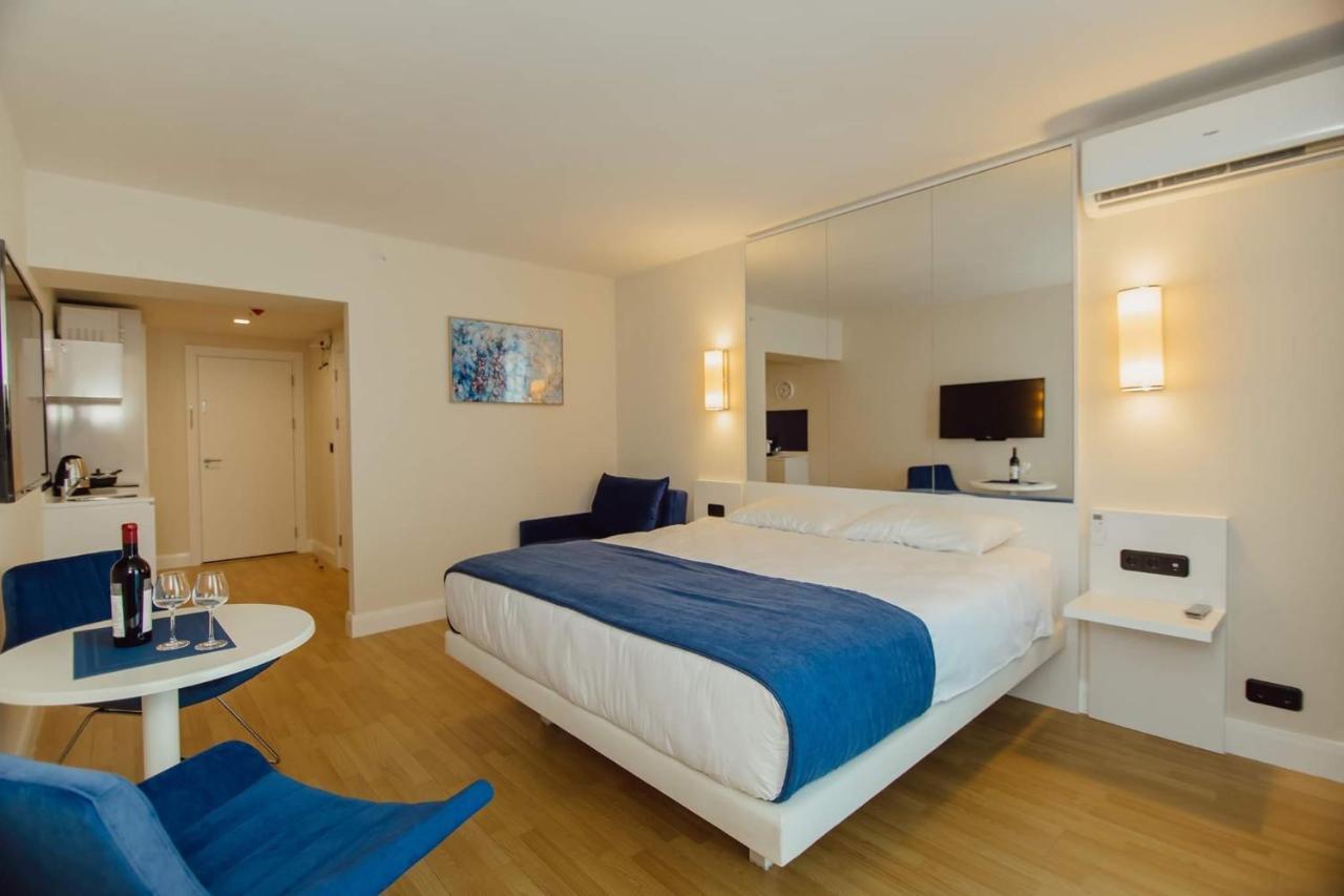 Nuage - 1St Line Sea View Apartments Батуми Экстерьер фото